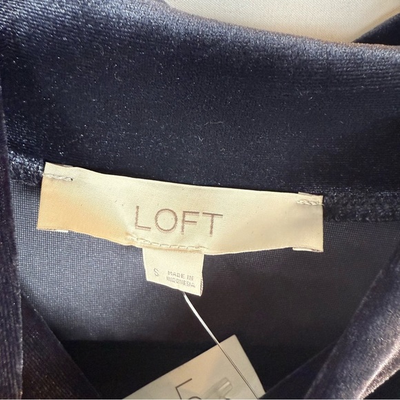 NWT Loft Womens Velvet Blouse Mock Neck
Stretchy Solid blue size:S - Picture 6 of 12